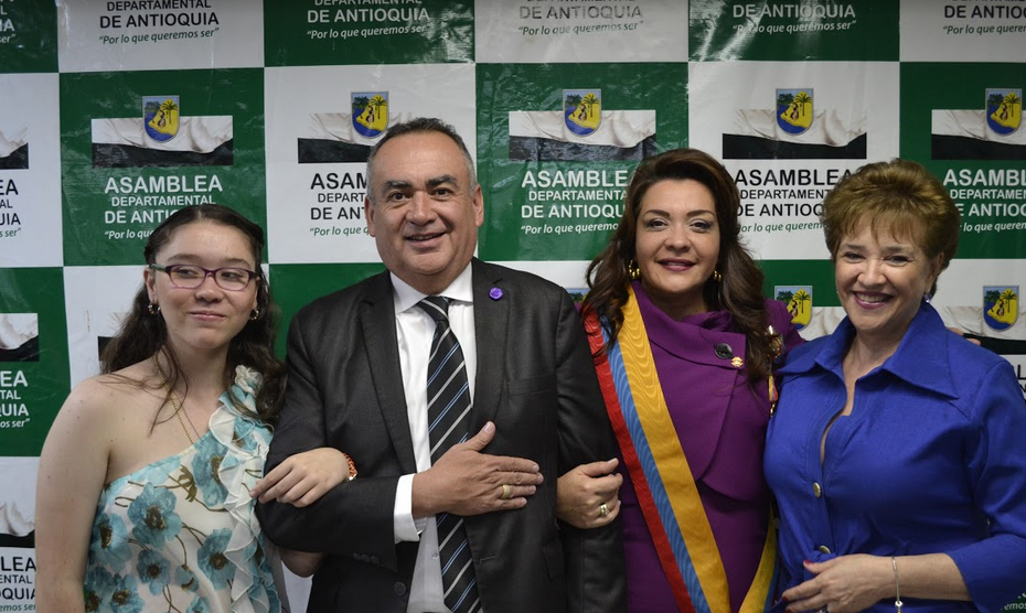 Congresista Margarita Restrepo fue condecorada por su lucha en la reivindicación de los valores de la infancia colombiana