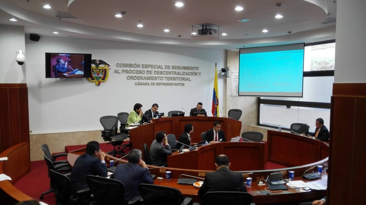 Establecer las políticas y gestión del Gobierno Nacional, en materia de Vías Terciarias dentro del marco del desarrollo del “Programa Vías para la Equidad”, transporte e inversión en infraestructura, minería, beneficios e impacto de los recursos del Sistema General de Participaciones en los entes territoriales,