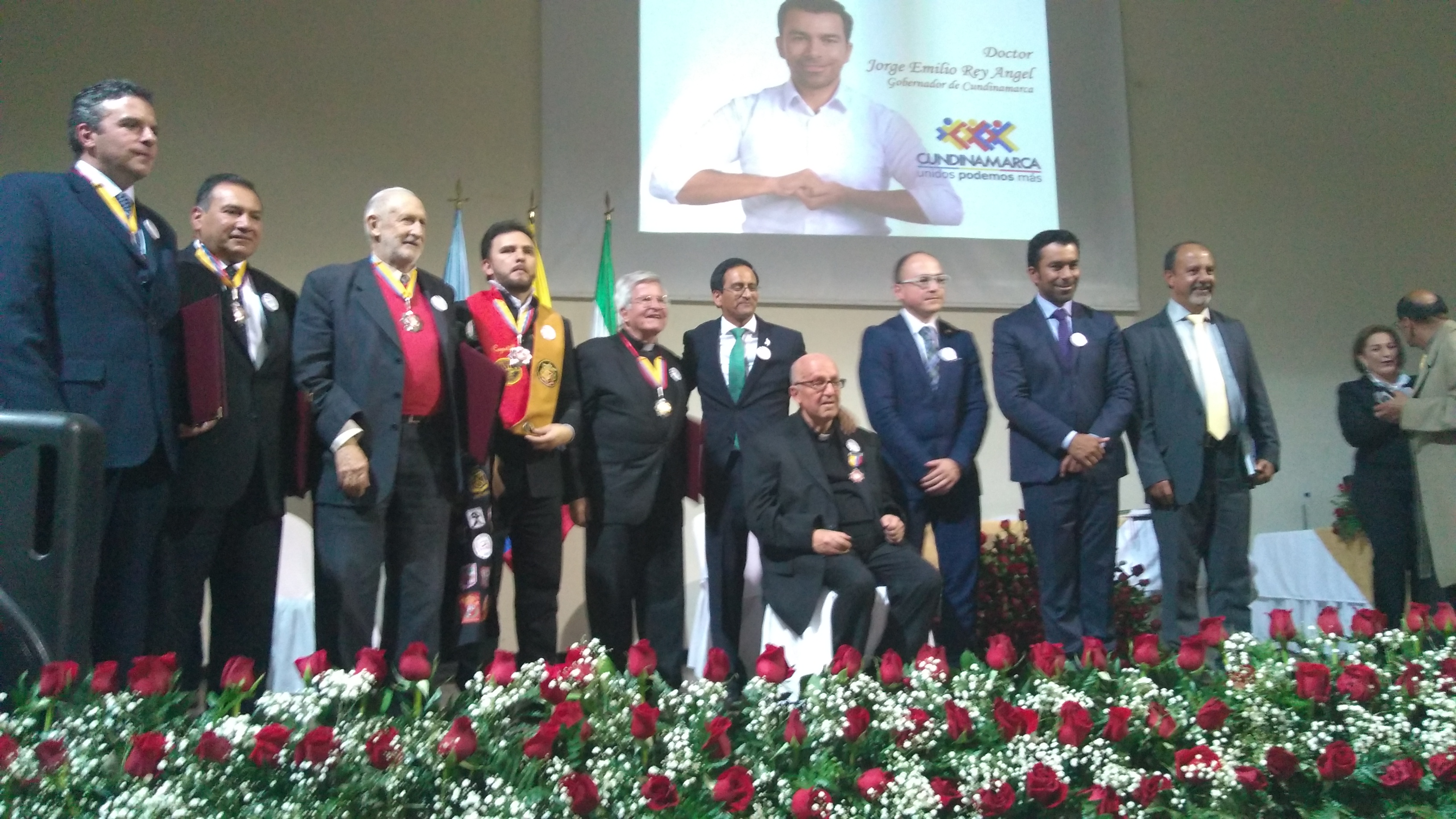 CONDECORACIÓN DEL H.R. JOSÉ CAICEDO SASTOQUE A DIFERENTES PERSONALIDADES EN EL MARCO DEL BICENTENARIO DE LA MUERTE DE LOS MÁRTIRES ZIPAQUEREÑOS