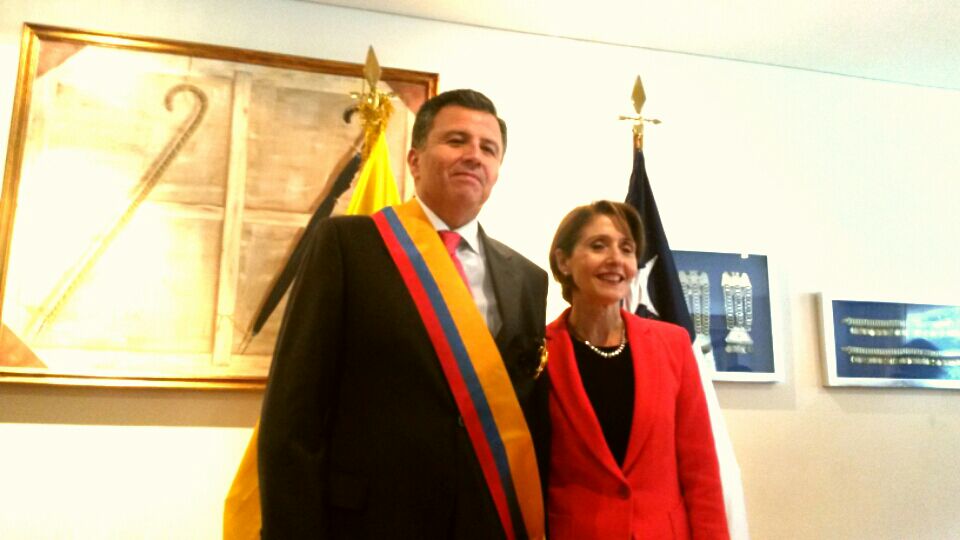 Se condecoró Gustavo Ayares Ossandón, Embajador de la República de Chile en Colombia en el Grado de Gran Cruz Extraordinaria con Placa de Oro