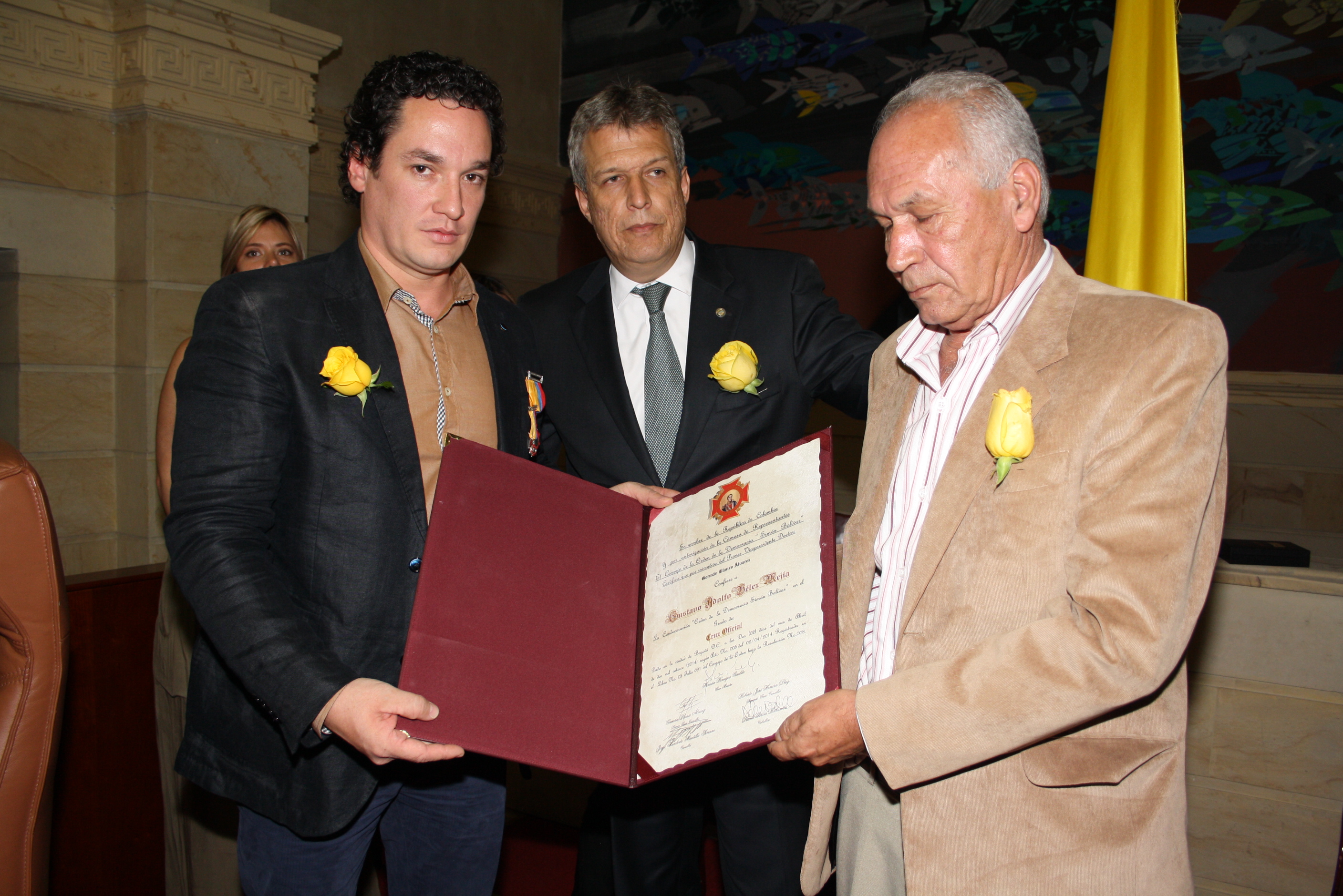 Condecoran al Escultor Gustavo Adolfo Vélez Mejía