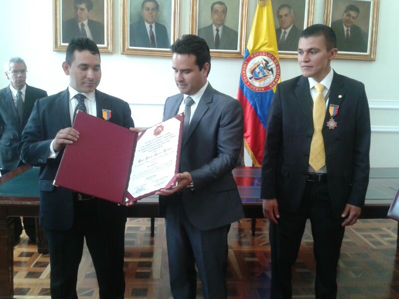 Presidencia de Cámara condecora miembros Policía Nacional.