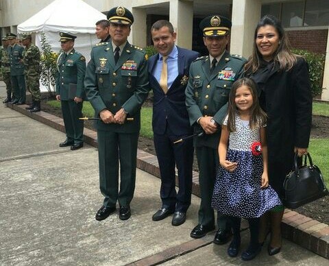 Condecoración "Orden del Mérito Militar" a un Congresista