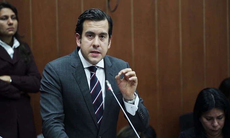 Rodrigo Lara insiste a Avianca en negociar directamente con pilotos