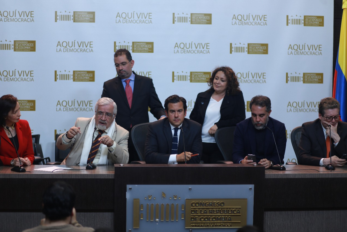 Representantes por Bogotá en desacuerdo con nueva licitación de buses de Transmilenio