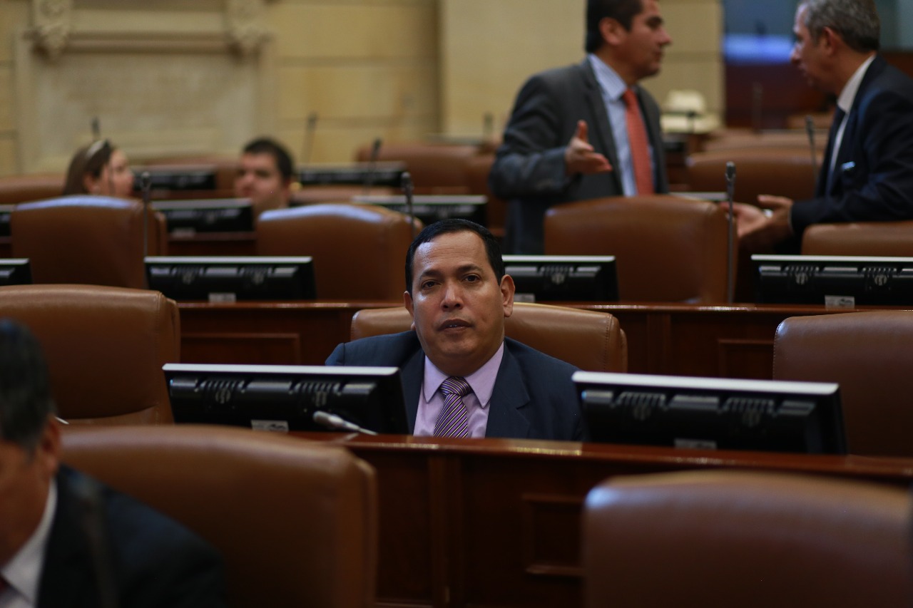 No restringir la importación de cemento por Leticia piden al Gobierno en la Cámara