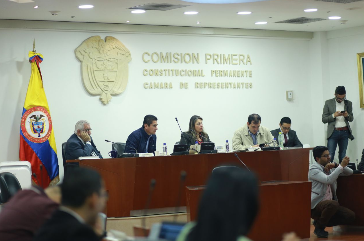 Permitir la reelección, ajustar el presupuesto y las nóminas de las personerías y garantizar su autonomía respecto a alcaldías y concejos, fueron, entre otras, las recomendaciones hechas en la Comisión Primera de la Cámara por los personeros del país, para el proyecto que tramita esa célula legislativa sobre el nuevo Estatuto que los regirá. Según el representante Óscar Sánchez, ponente del proyecto, el objetivo de la Audiencia Pública realizada en la Comisión constitucional es fortalecer la iniciativa que