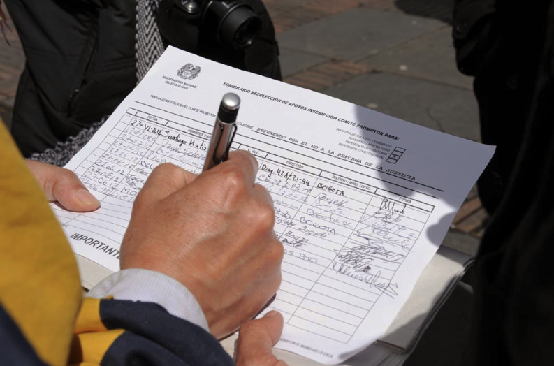 Cámara estudia posibles multas para candidatos por firmas