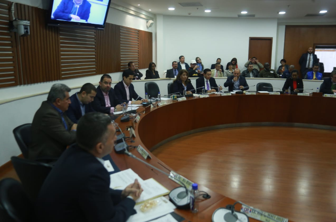 Aprueban ley de vigilantes, que reconoce a esa labor como de alto riesgo