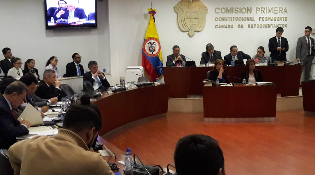 Aprobado proyecto que mejora ejecución de recursos para ciencia y tecnología   Bogotá D.C., 17 de mayo de 2018. Tras un intenso debate en las comisiones quintas del Congreso, fue aprobado el proyecto de ley que reforma el Fondo de Ciencia, Tecnología e Innovación (FCTeI).  La iniciativa, que pasó su examen en primer debate, busca regular los proyectos o programas que son financiados con el FCTeI del Sistema General de Regalías por medio de convocatorias públicas, abiertas y competitivas. Así mismo permite q