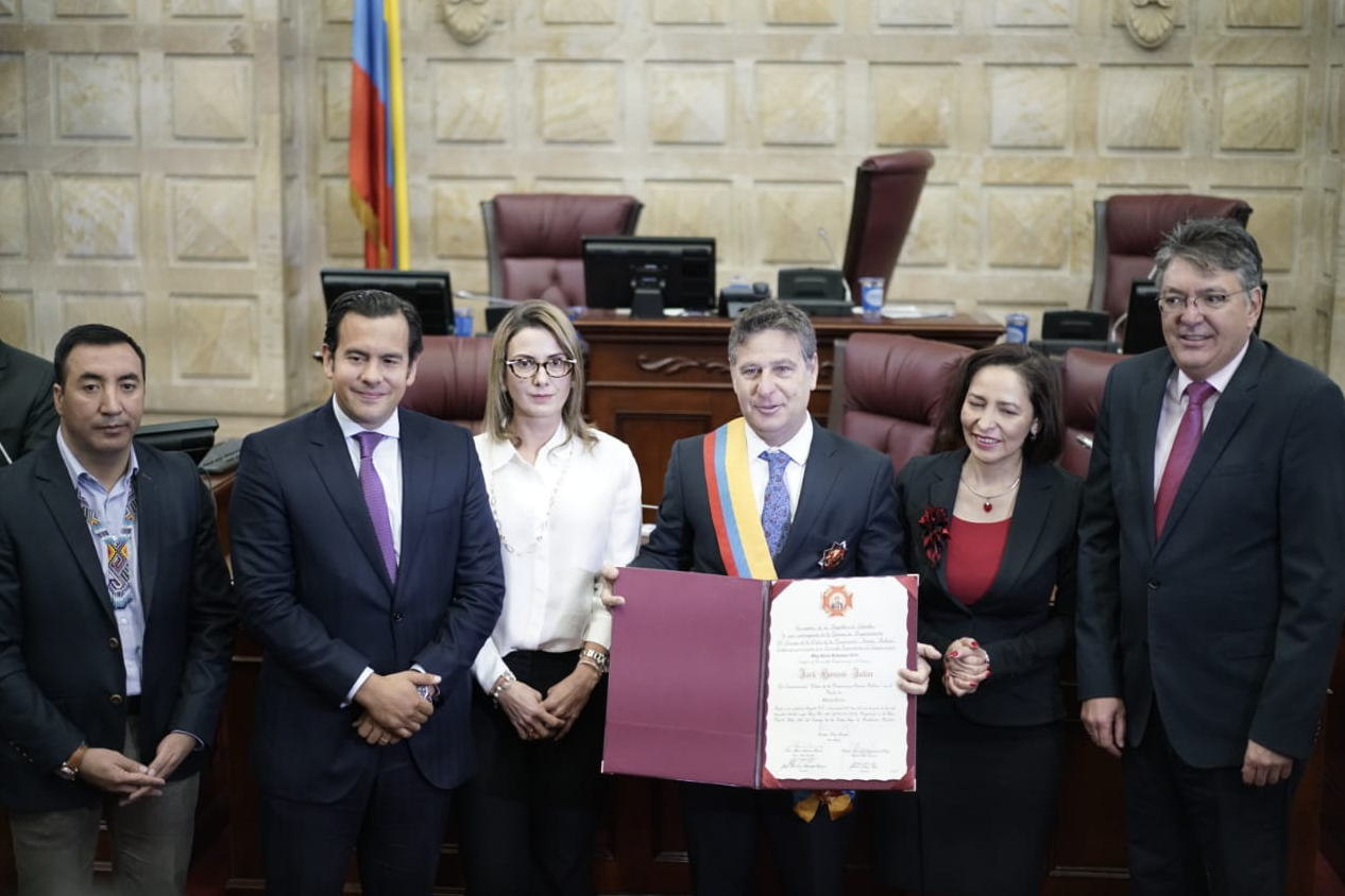 Camara rindió homenaje al saliente representante Jack Housni