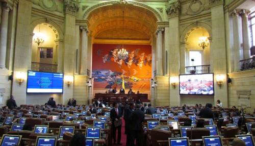 DISCUSION DE PROYECTOS DE LEY PLENARIA