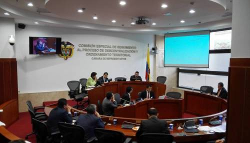 Establecer las políticas y gestión del Gobierno Nacional, en materia de Vías Terciarias dentro del marco del desarrollo del “Programa Vías para la Equidad”,  transporte e inversión en infraestructura, minería, beneficios e impacto de los recursos del Sistema General de Participaciones en los entes territoriales, 