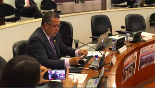 "Gobierno pretende activar ministerios disminuyendo inversión y aumentando gastos burocráticos”