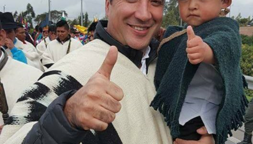 El Vicepresidente Carlosama celebra la entrega del último contenedor con armas de las Farc.