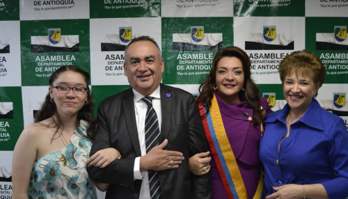 Congresista Margarita Restrepo fue condecorada por su lucha en la reivindicación de los valores de la infancia colombiana