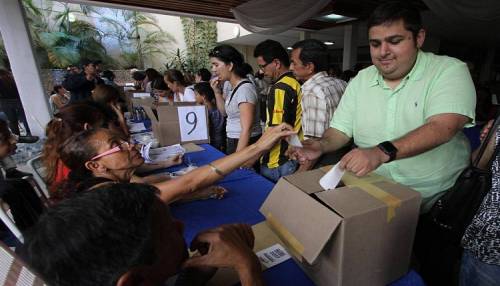 Representantes proponen salidas a crisis en Venezuela