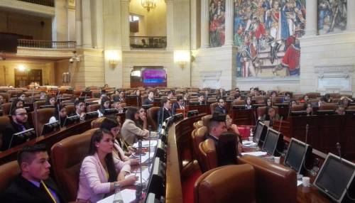 Estudiantes de 20 universidades del país asumen rol de congresistas