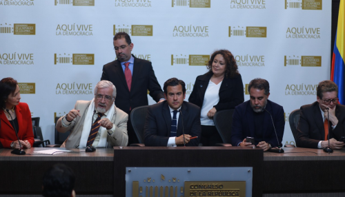 Representantes por Bogotá en desacuerdo con nueva licitación de buses de Transmilenio