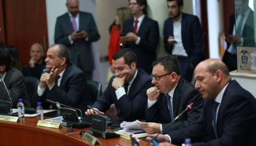 Polémica por eventual regreso de cláusulas de permanencia en telefonía celular