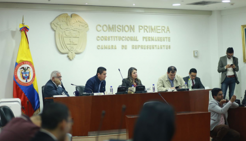 Permitir la reelección, ajustar el presupuesto y las nóminas de las personerías y garantizar su autonomía respecto a alcaldías y concejos, fueron, entre otras, las recomendaciones hechas en la Comisión Primera de la Cámara por los personeros del país, para el proyecto que tramita esa célula legislativa sobre el nuevo Estatuto que los regirá.  Según el representante Óscar Sánchez, ponente del proyecto, el objetivo de la Audiencia Pública realizada en la Comisión constitucional es fortalecer la iniciativa que