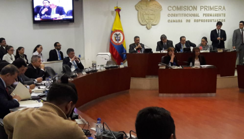 Aprobado proyecto que mejora ejecución de recursos para ciencia y tecnología   Bogotá D.C., 17 de mayo de 2018. Tras un intenso debate en las comisiones quintas del Congreso, fue aprobado el proyecto de ley que reforma el Fondo de Ciencia, Tecnología e Innovación (FCTeI).  La iniciativa, que pasó su examen en primer debate, busca regular los proyectos o programas que son financiados con el FCTeI del Sistema General de Regalías por medio de convocatorias públicas, abiertas y competitivas. Así mismo permite q