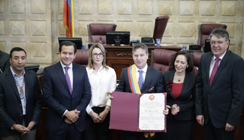 Camara rindió homenaje al saliente representante Jack Housni