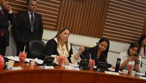 Situación de basuras en Arroyo León ya no da espera y hay que dar con responsables" : Martha Villalba