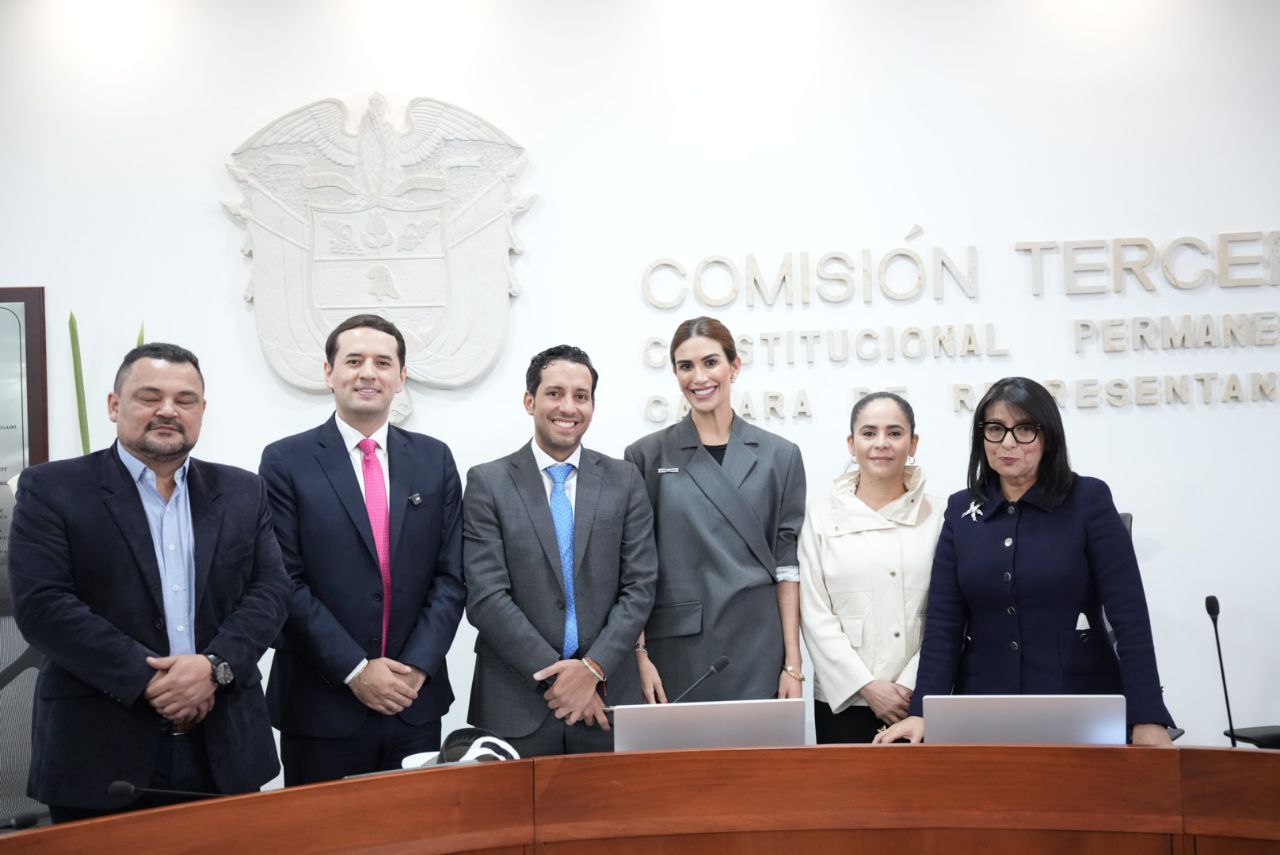 Wilmer Castellanos y Saray Robayo presidirán la Comisión Tercera en un periodo crucial para la economía del país