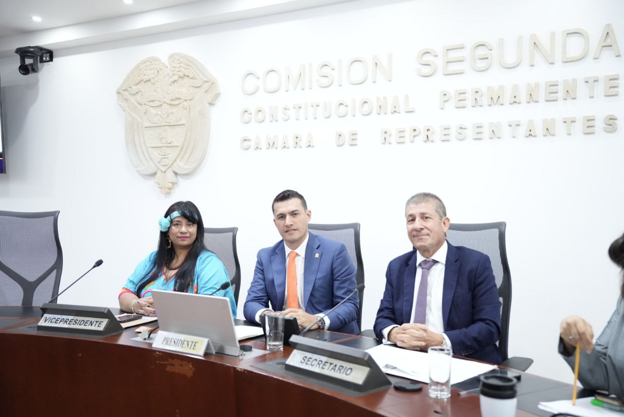 Álvaro Mauricio Londoño y Carmen Felisa Ramírez Boscán conforman la nueva Mesa Directiva de la Comisión Segunda legislatura 2025-2026