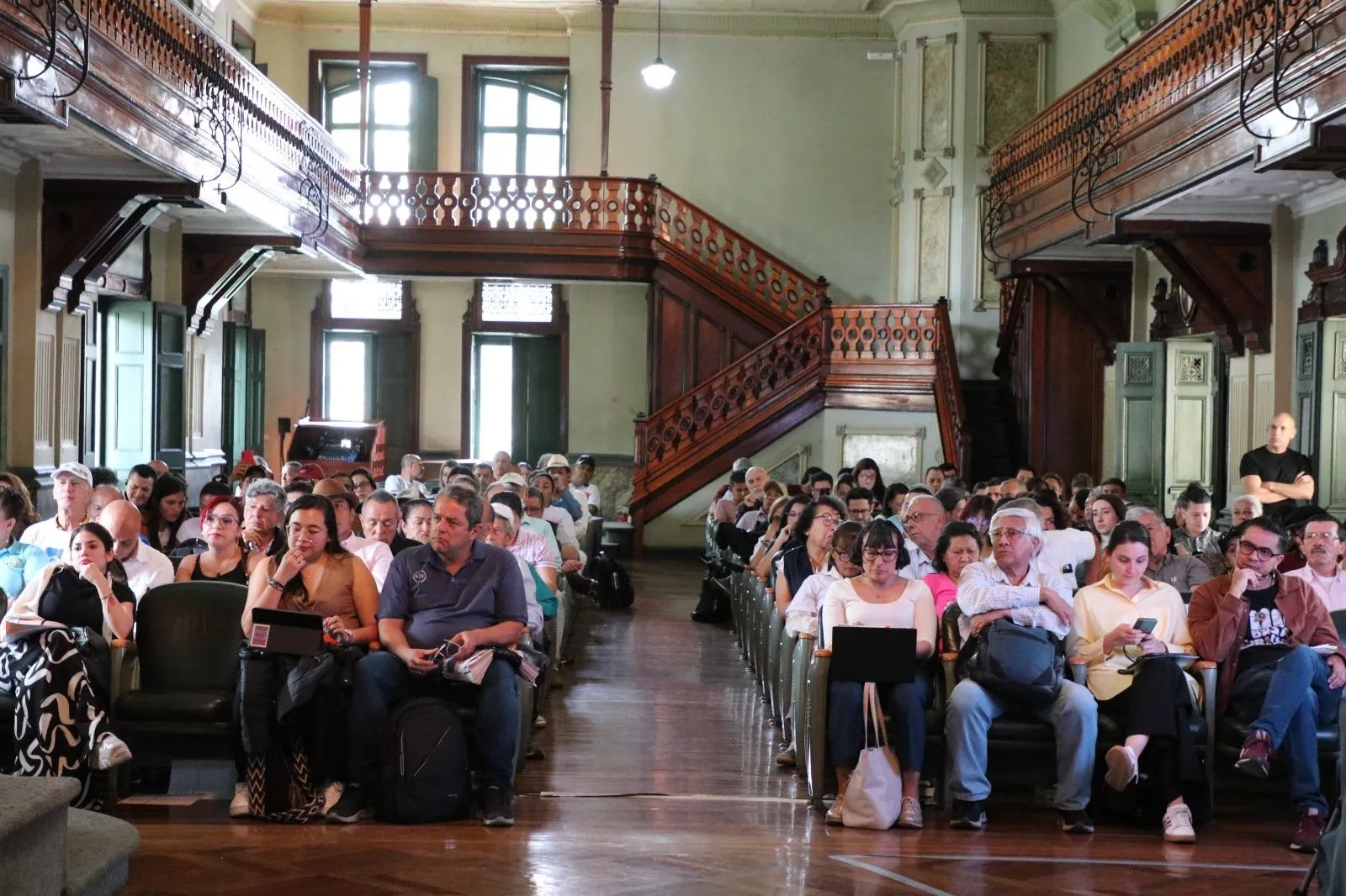 Audiencia pública en Medellín: se adelanta búsqueda de la paz, con grupos armados ilegales