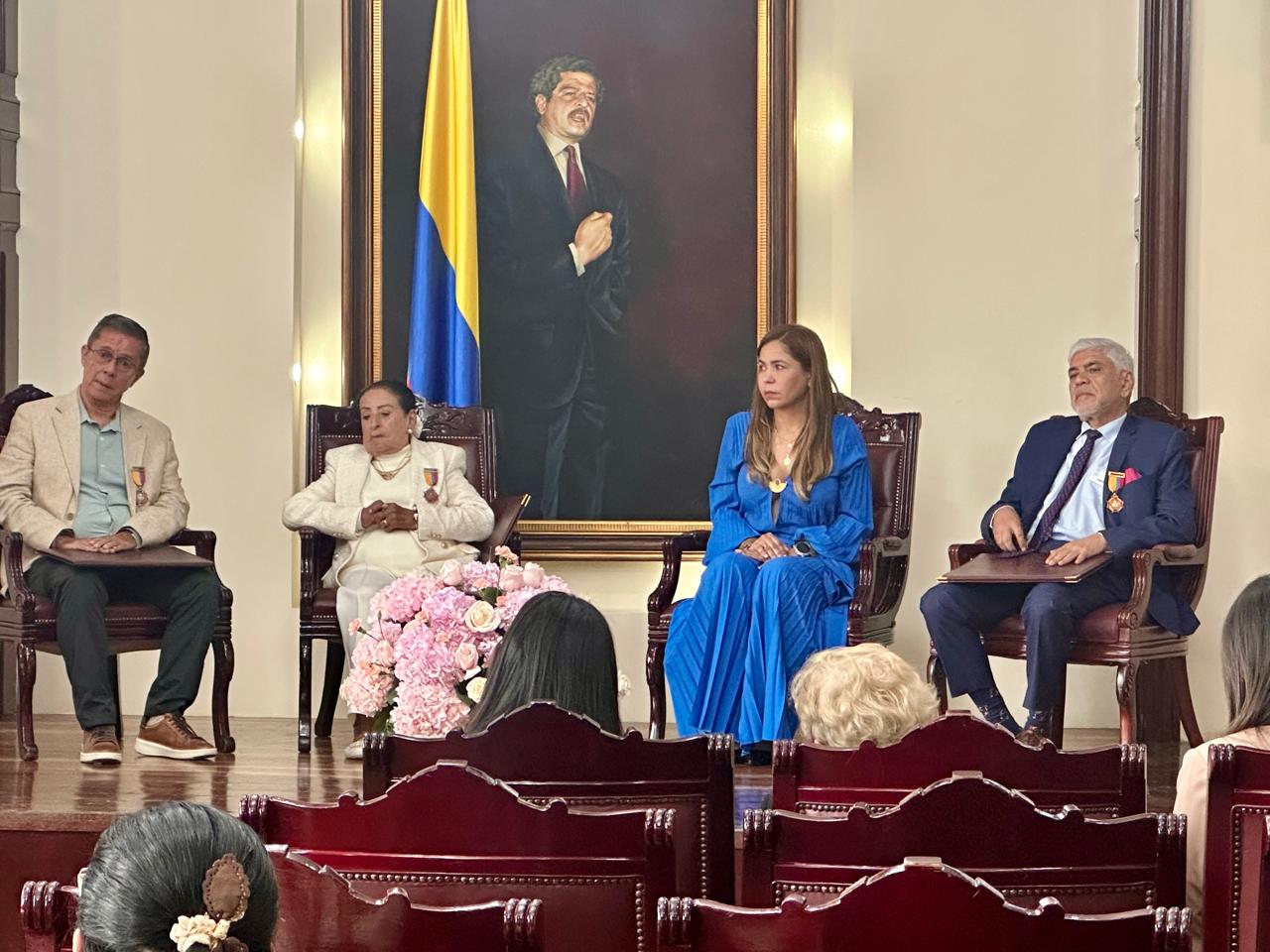 Condecorados reconocidos comerciantes del amazonas