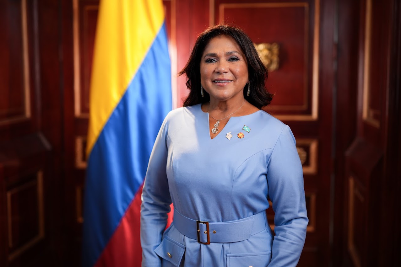 Elizabeth Jay-Pang Díaz