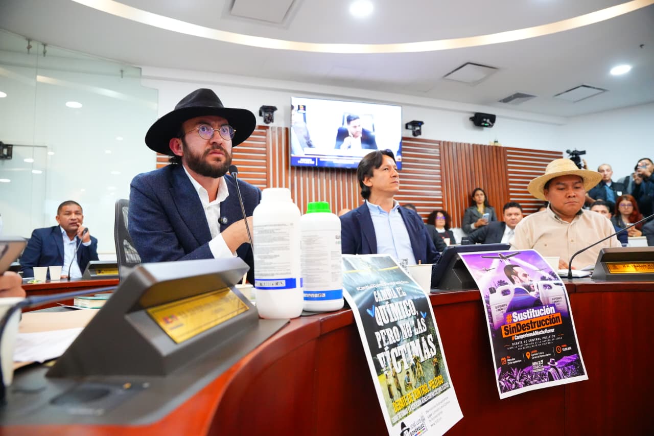 Comisión Quinta debatió las condiciones para un eventual piloto de aspersión aérea con glufosinato