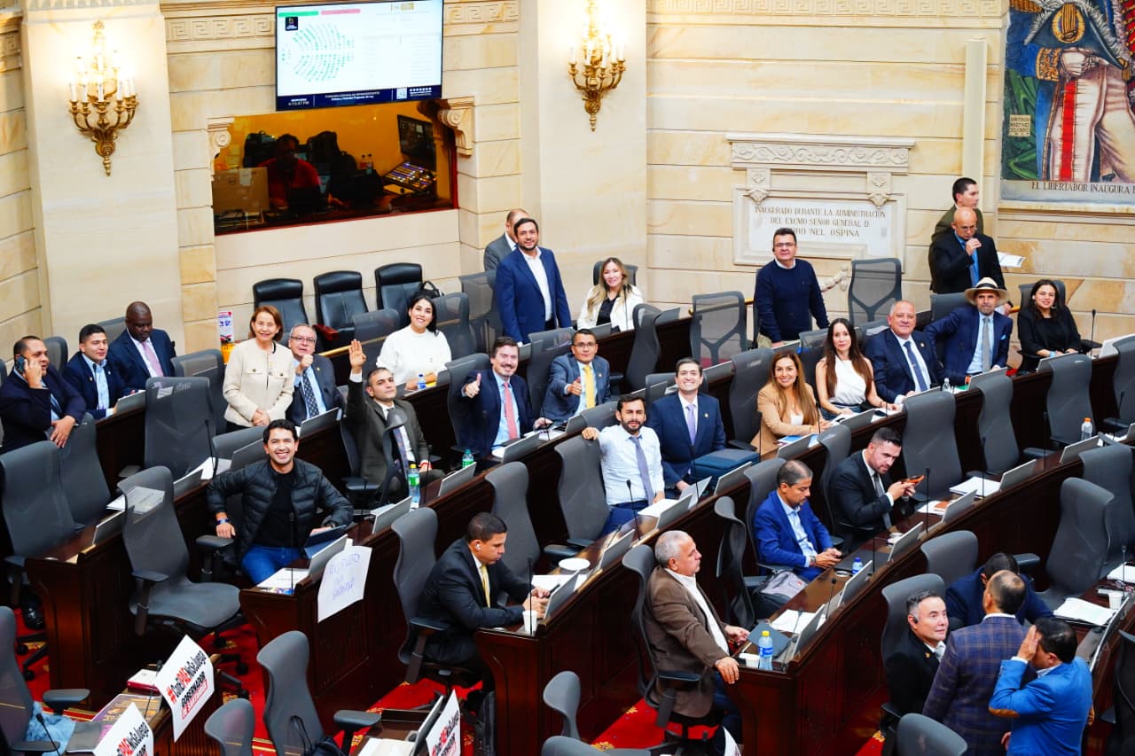 Debate sobre igualar la edad de pensión en Colombia genera reacciones políticas y técnicas